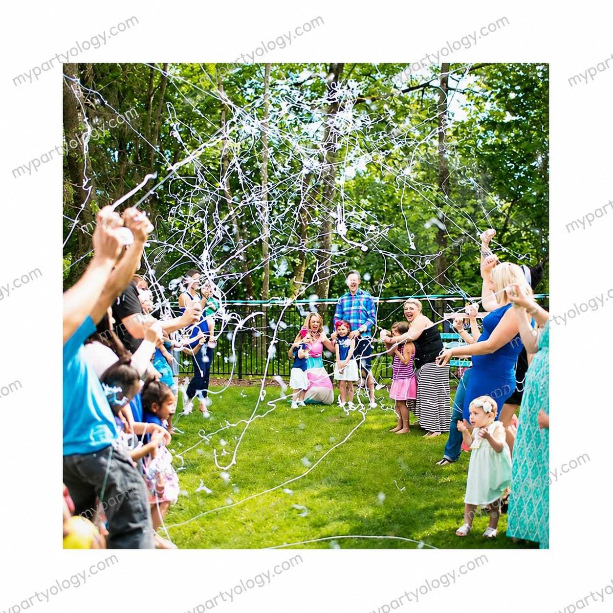 Assorted Coloured Ribbon Spaghetti Spray (Pack of 1) - Image 3